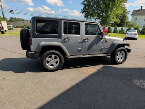 Used 2013 Jeep Wrangler Unlimited Sport AWD/4WD image 7