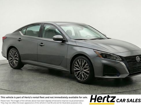 Used 2025 Nissan Altima 2.5 SV image 1