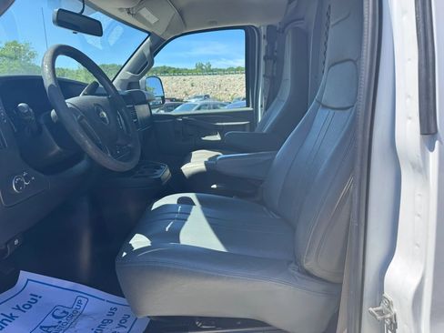 Used 2018 Chevrolet Express 2500 Extended RWD image 10