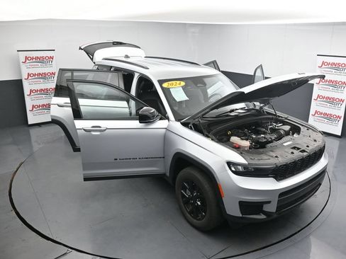 Used 2024 Jeep Grand Cherokee L Laredo AWD/4WD image 36