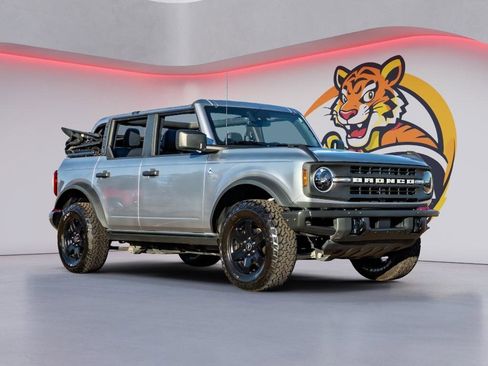 Used 2022 Ford Bronco Black Diamond image 3