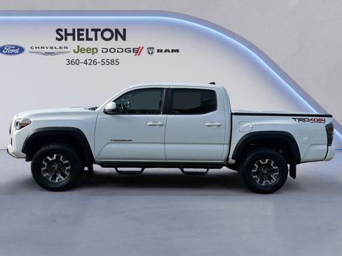Used 2018 Toyota Tacoma TRD Off-Road w/ Technology Package AWD/4WD image 3