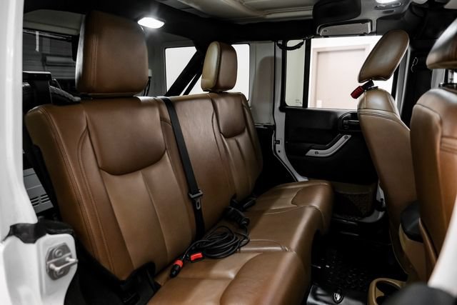 Used 2017 Jeep Wrangler Unlimited Sahara w/ Connectivity Group AWD/4WD image 31
