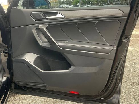 Used 2022 Volkswagen Tiguan SE image 23