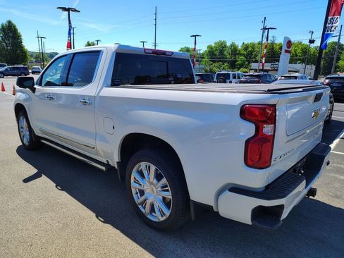 Used 2025 Chevrolet Silverado 1500 High Country AWD/4WD image 6