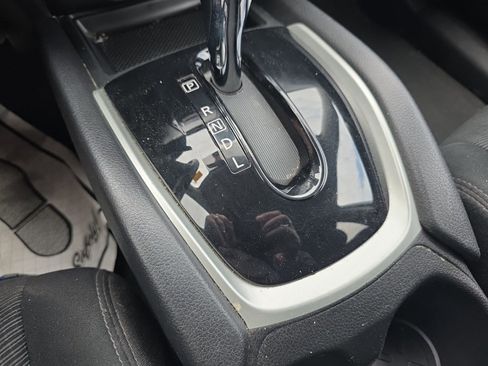 Used 2016 Nissan Rogue SV w/ SV Premium Package image 25