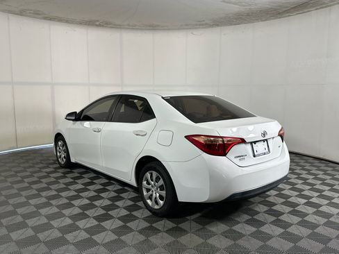 Used 2017 Toyota Corolla LE FWD image 5
