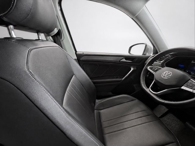 Used 2022 Volkswagen Tiguan SE AWD/4WD image 17