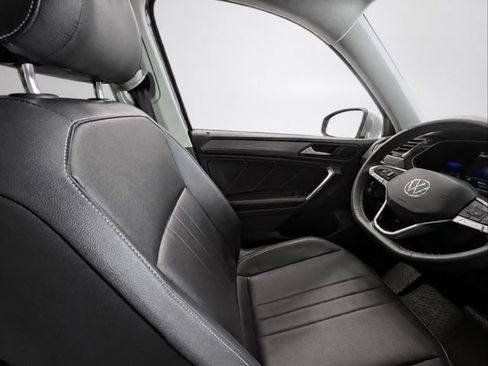 Used 2022 Volkswagen Tiguan SE AWD/4WD image 17