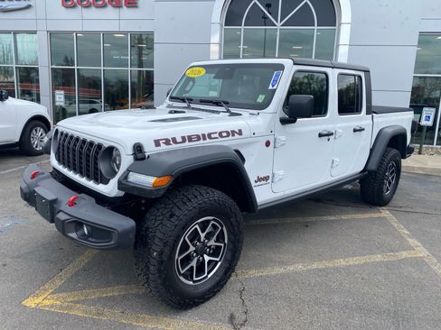 Used 2026 Jeep Gladiator Rubicon w/ Dual Top Group AWD/4WD image 1