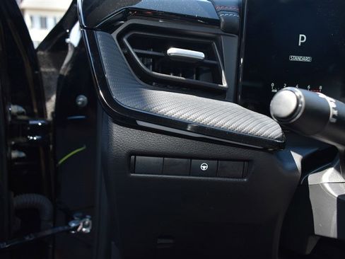 Used 2025 Nissan Kicks SR AWD/4WD image 13