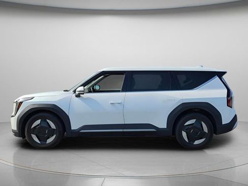 Used 2024 Kia EV9 Light Long Range RWD image 3