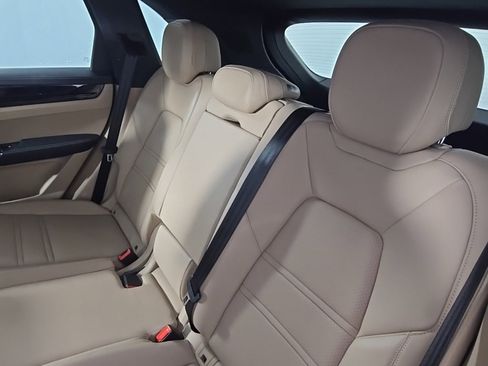 Used 2020 Porsche Cayenne image 17