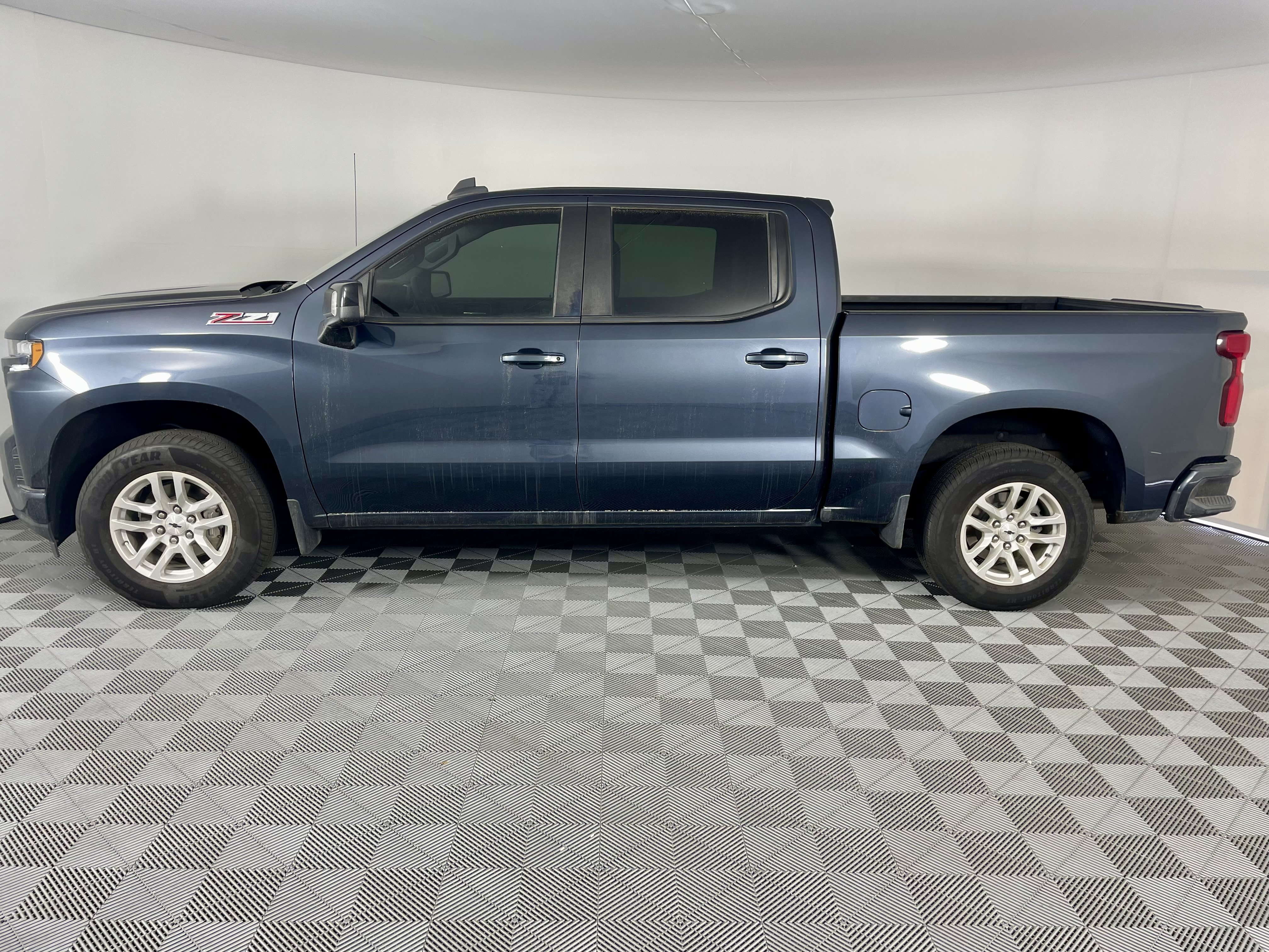 Used 2022 Chevrolet Silverado 1500 RST AWD/4WD image 2
