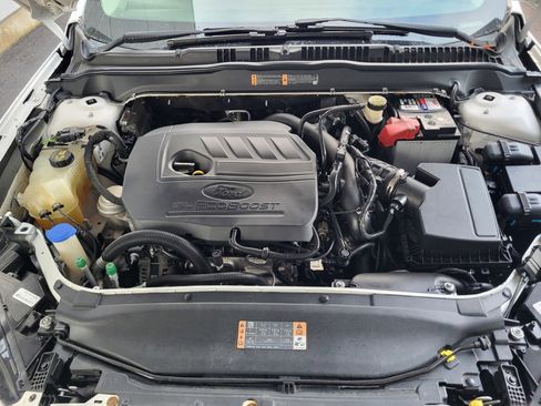 Used 2017 Ford Fusion SE w/ Fusion SE Technology Package image 10