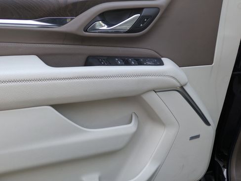 Used 2023 GMC Yukon XL Denali image 13