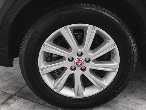 Used 2019 Jaguar E-PACE S image 7