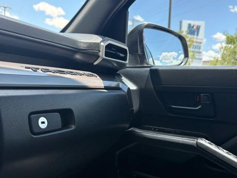 Used 2025 Toyota Tacoma SR5 AWD/4WD image 25
