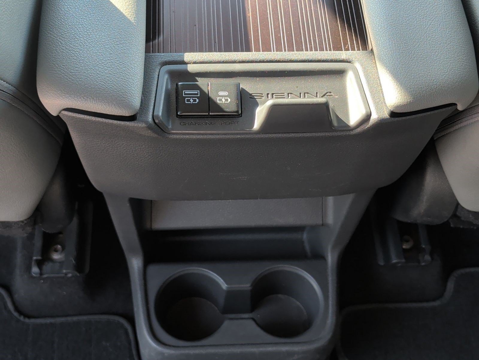 Used 2023 Toyota Sienna XLE FWD image 24