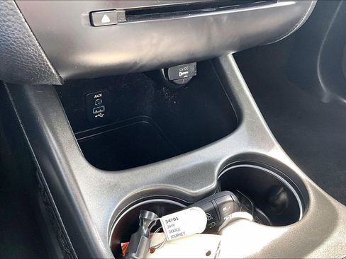 Used 2019 Dodge Journey SE image 33