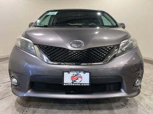 Used 2013 Toyota Sienna SE image 3