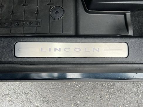 Used 2023 Lincoln Aviator Reserve w/ Equipment Group 201A image 13