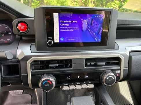 Certified 2025 Toyota Tacoma TRD Off-Road AWD/4WD image 16