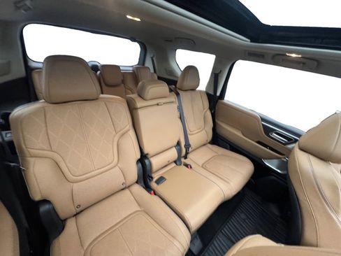 Used 2025 INFINITI QX80 Sensory image 17