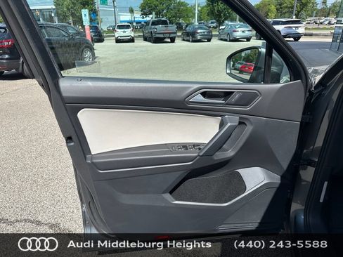 Used 2019 Volkswagen Tiguan SE w/ Panoramic Sunroof Package AWD/4WD image 14