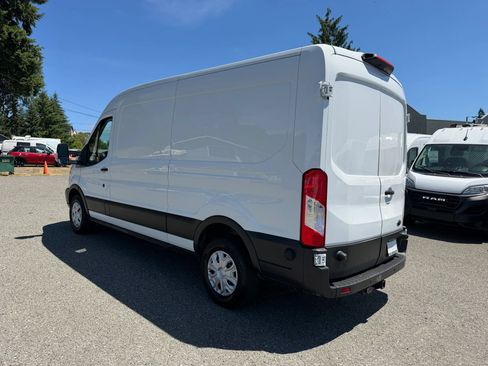 Used 2018 Ford Transit 250 148 Medium Roof RWD image 5