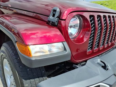 Used 2022 Jeep Gladiator Sport AWD/4WD image 3