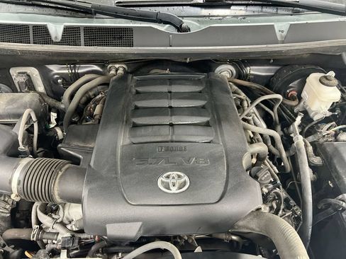 Used 2020 Toyota Tundra SR5 w/ SR5 Convenience Package AWD/4WD image 24