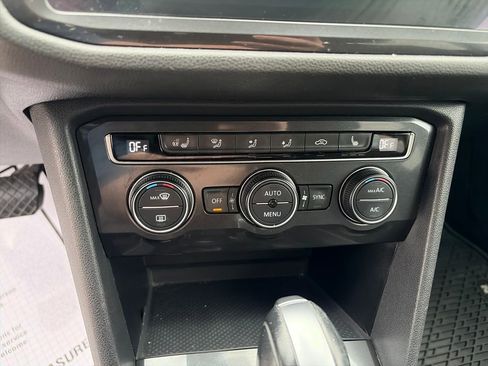 Used 2018 Volkswagen Tiguan SEL Premium image 20