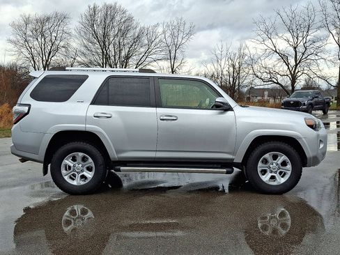 Used 2022 Toyota 4Runner SR5 Premium w/ Moonroof Package RWD image 26