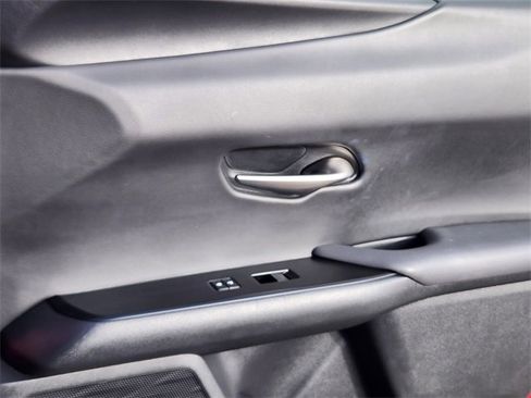 Used 2020 Lexus UX 200 w/ Premium Package image 13