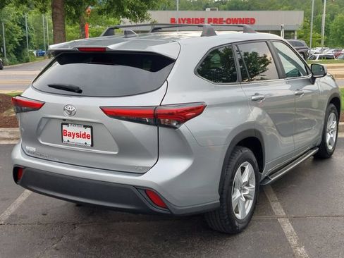 Used 2023 Toyota Highlander LE FWD image 13