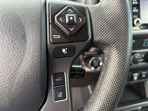 Used 2022 Toyota Tacoma TRD Off-Road image 17