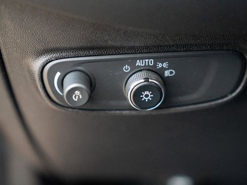 Used 2018 Chevrolet Equinox LT FWD image 22