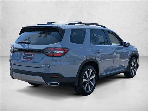 Used 2025 Honda Pilot Touring image 5