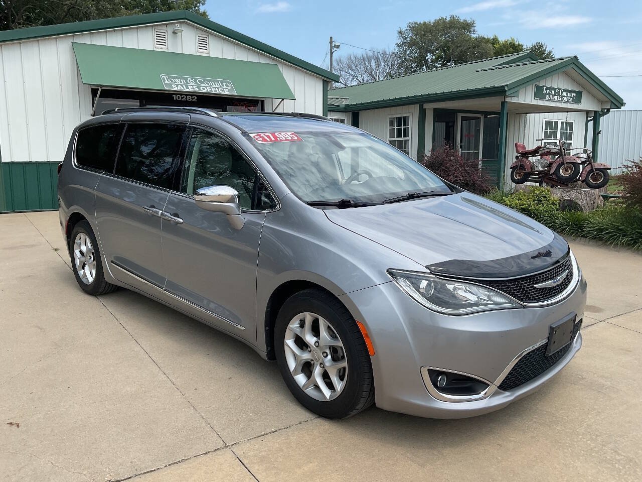 Used 2020 Chrysler Pacifica Limited FWD image 3