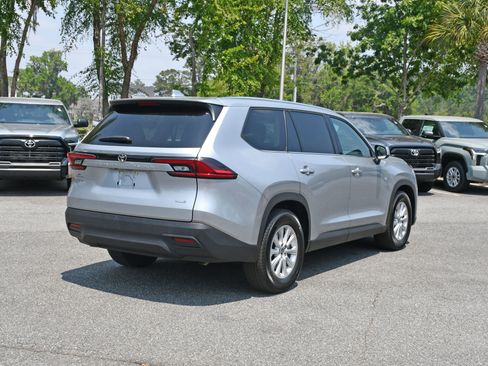 Certified 2025 Toyota Grand Highlander FWD image 4