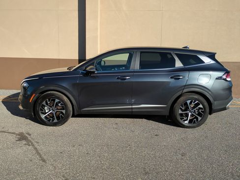 Used 2023 Kia Sportage EX image 7