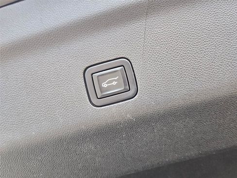 Used 2022 Cadillac Escalade Luxury AWD/4WD image 33