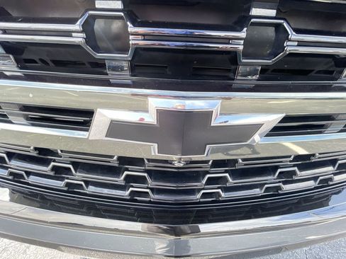 Used 2021 Chevrolet Suburban Z71 w/ Z71 Signature Package AWD/4WD image 32