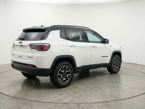 Used 2025 Jeep Compass Trailhawk AWD/4WD image 9