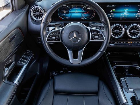 Used 2022 Mercedes-Benz GLB 250 GLB 250 image 18