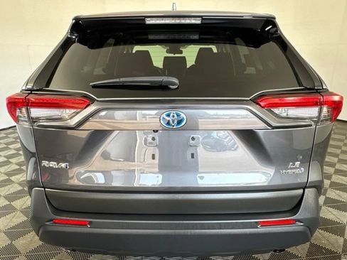 Used 2024 Toyota RAV4 LE AWD/4WD image 22