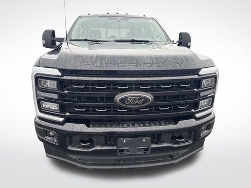 Used 2024 Ford F250 Lariat w/ Black Appearance Package image 8