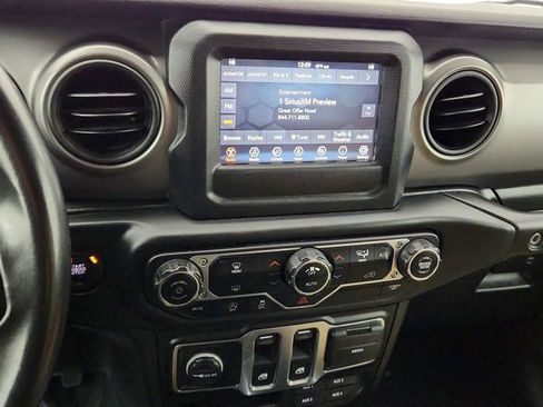 Used 2021 Jeep Wrangler Sport image 17