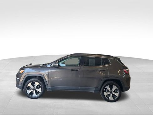 Used 2017 Jeep Compass Latitude w/ Popular Equipment Group AWD/4WD image 31